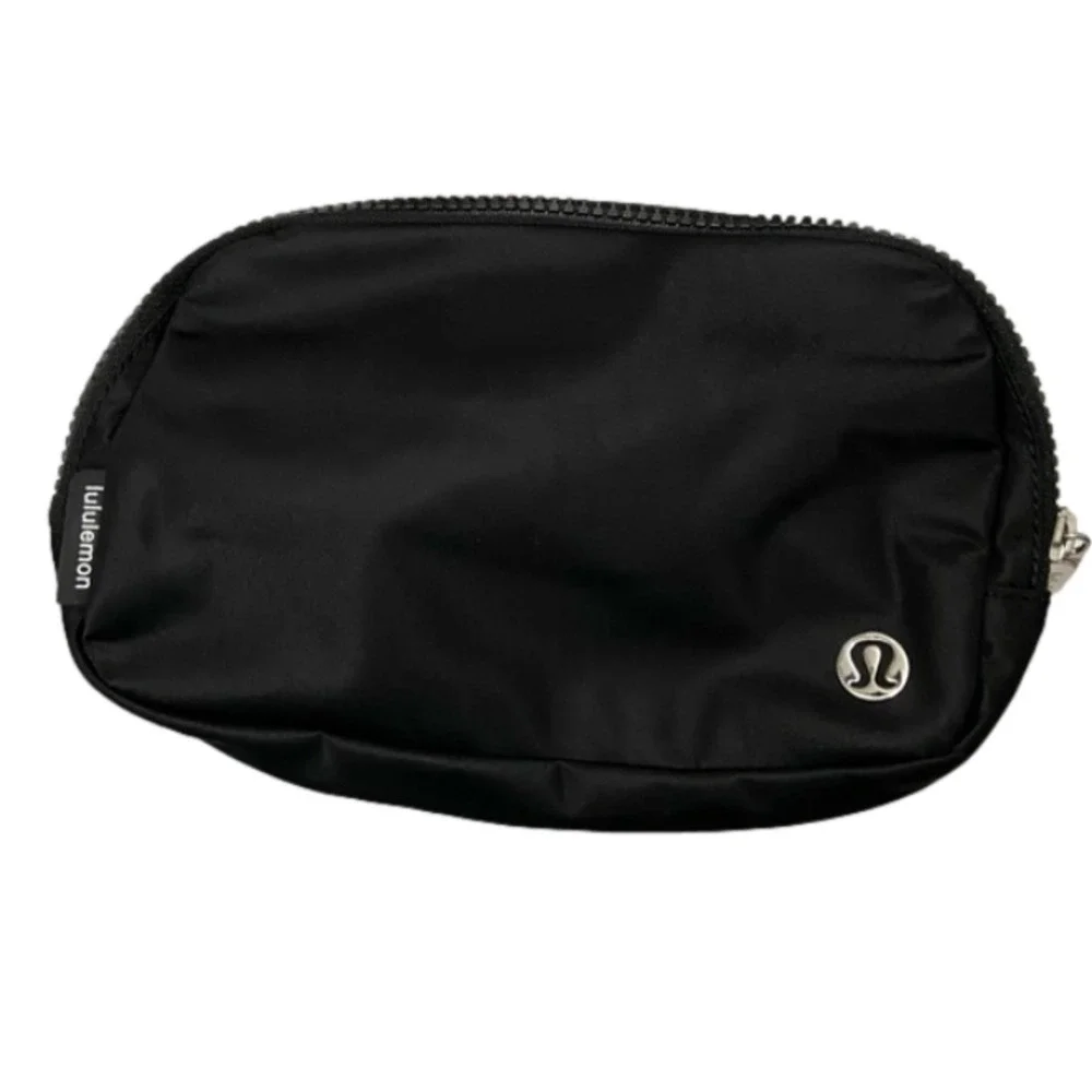 LULULEMON everywhere belt bag black and white